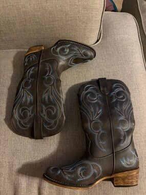 Brown Western Boots with Blue Stitching